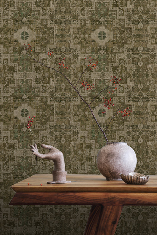 ESTAhome behang oosters kelim tapijt vergrijsd olijfgroen - 50 x 900 cm - 131359 - vtwonen shop