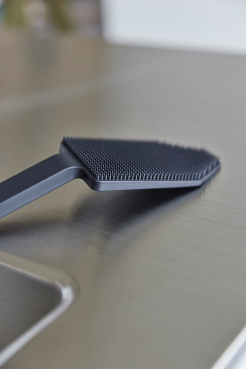 Yamazaki Siliconen Afwasborstel - Magnetisch - Tower - Zwart - vtwonen shop