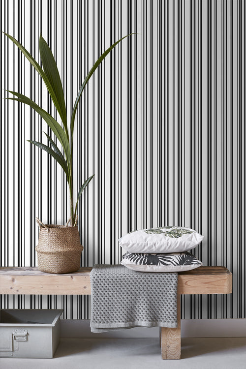 ESTAhome behang fijne strepen zwart en wit - 53 cm x 10.05 m - 138982 - vtwonen shop