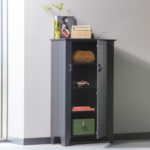 WOOOD boerenkast Gijs - Grenen Bezaagd - Zwart - 142x85x38 - vtwonen shop