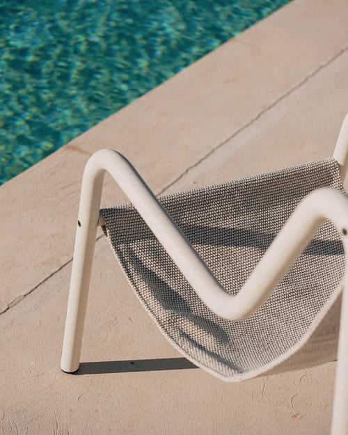 noo.ma Nokk Armchair outdoor loungestoel - Piazza Beige, waterdichte sling-zitting, stalen buizenframe