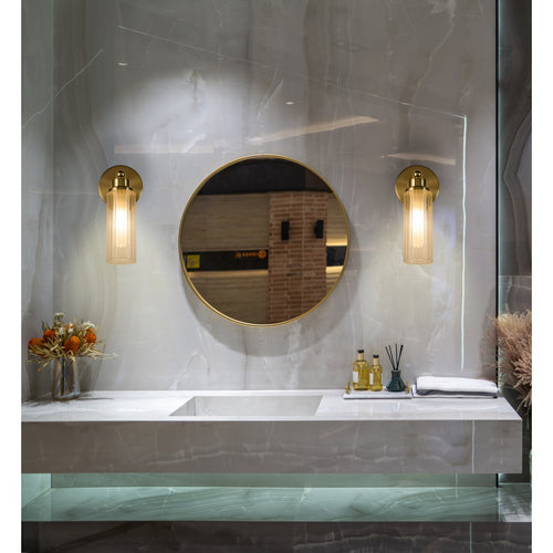 Searchlight Imperial 1-lichts wandlamp, satijnen messing metaal en helder geribbeld glas