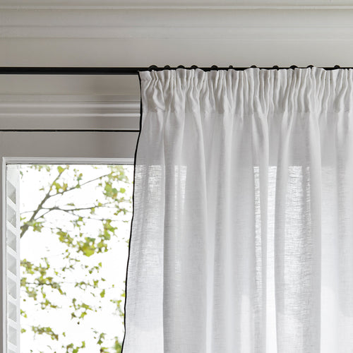 Madura Gordijn Carlina puur witte en zwarte hommel 350x280 cm
