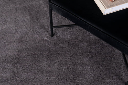 Rebellenclub Vloerkleed Bramming - Donker grijs - vtwonen shop