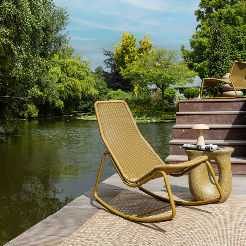 WOOOD schommelstoel tuin Tom - Kunststof - Honinggeel - 97x51x95