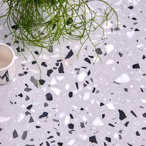 Tikamoon Rechthoekige tuintafel van premium terrazzo en grijs metaal voor 4/6 personen - Donkergrijs