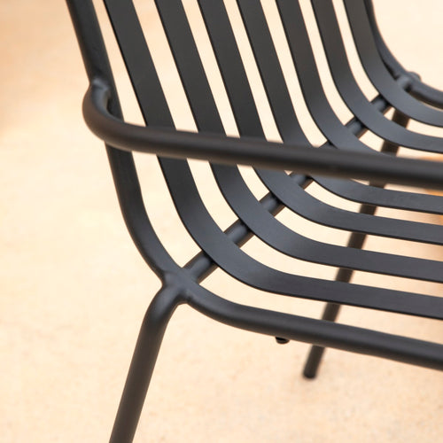 Tikamoon Zwarte metalen leunstoel - Zwart - vtwonen shop
