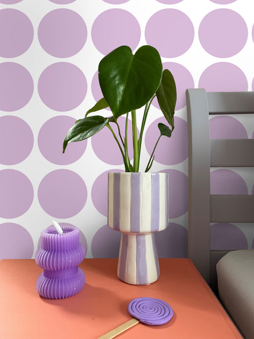 ESTAhome behang grote bollen lila paars - 50 x 900 cm - 131559 - vtwonen shop