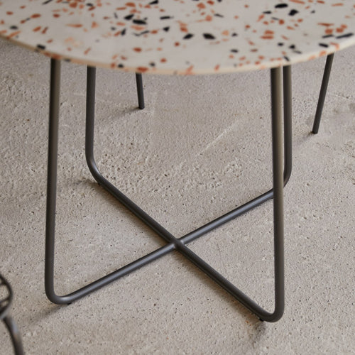 Tikamoon Ronde tafel van bruin premium terrazzo en metaal voor 4 personen - Bruin - vtwonen shop