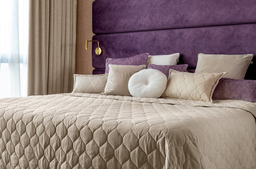 VOORDEELSET - 3-delig - Romee - 2 sierkussens 40x60 cm - 1 bedsprei 240x260 cm - beige