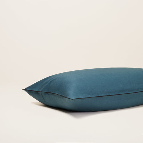 Madura Set van 2 kussenslopen Carlina olie en zwarte hommels 50x75 cm