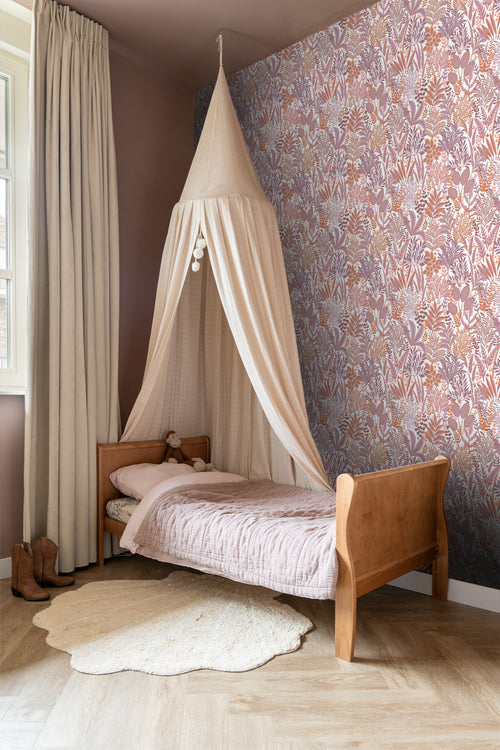 ESTAhome behang tropische bladeren en bloemen oranje en paars - 50 x 900 cm - 131667