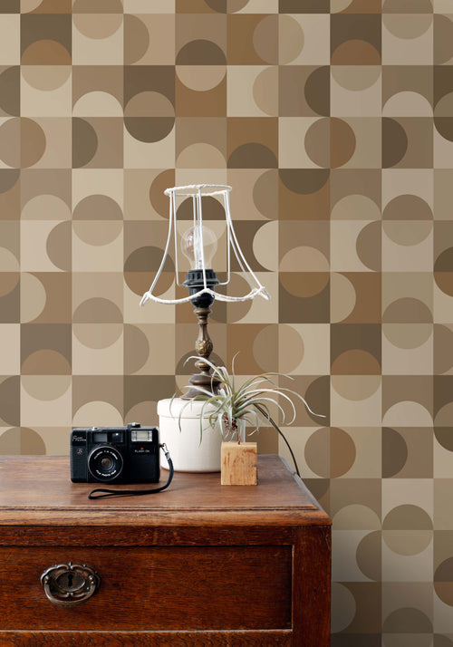 ESTAhome behang cirkels in Bauhaus stijl beige en bruin - 50 x 900 cm - 131239 - vtwonen shop