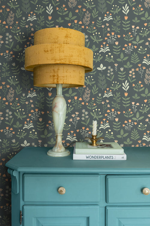 ESTAhome behang veldbloemen vergrijsd groen en oranje - 50 x 900 cm - 131098 - vtwonen shop