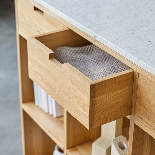 Tikamoon Lage boekenkast van eikenhout en wit premium terrazzo - Wit - vtwonen shop