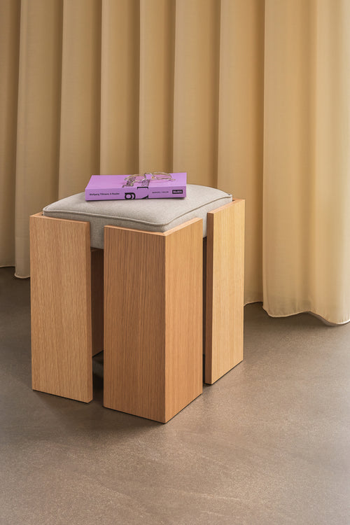 Hübsch kruk Forma - mdf/eikenfineer/polyester - 39x39xh46cm - vtwonen shop