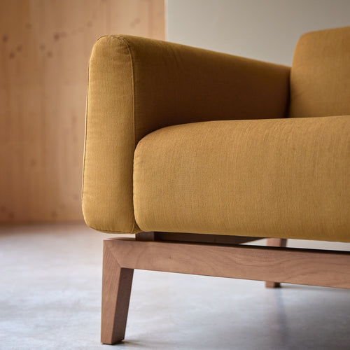 Tikamoon Fauteuil van massief eiken en mosterdgele stof - Mosterd