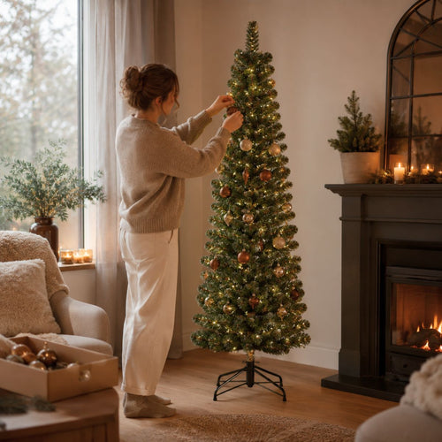 Black Box Trees Charlton Kerstboom Slank Pilaarmodel - Kerstversiering met Natuurlijke Look - Kunstboom met Scharnierconstructie voor Snel Opzetten -