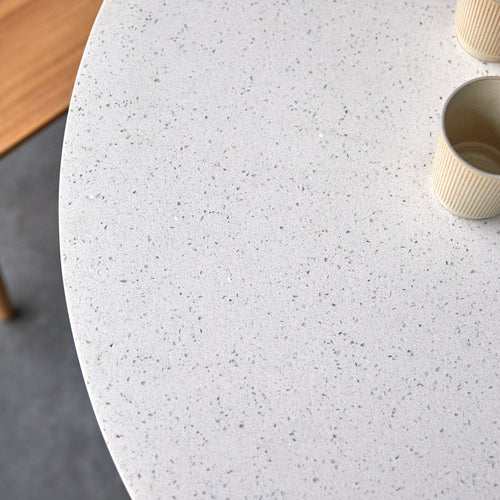 Tikamoon Ronde tafel van metaal en terrazzo voor 4/6 personen - Wit - vtwonen shop