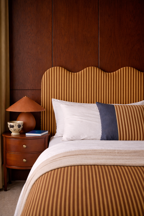 Gestoffeerd hoofdbord met golvende vorm 160x73,5 cm