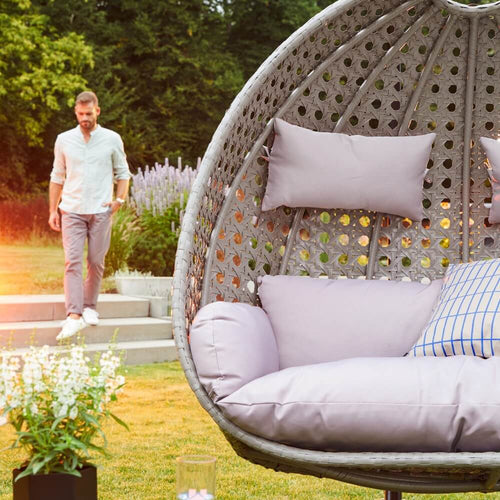 Home Deluxe - Polyrattan hangstoel met regenhoes TWIN | Kleur: Grijs, Eigenschappen: Met regenhoes - vtwonen shop