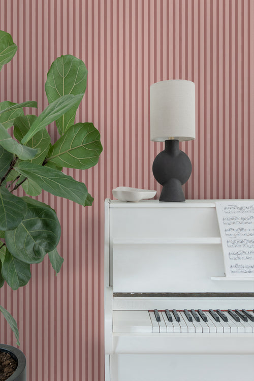 Sanders & Sanders behang geschilderde strepen bordeaux rood en roze - 50 x 900 cm - 935398