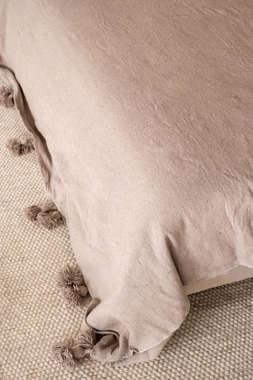 MÔMÉ Plaid Pom Pom - camel - 95 x 175 cm - vtwonen shop