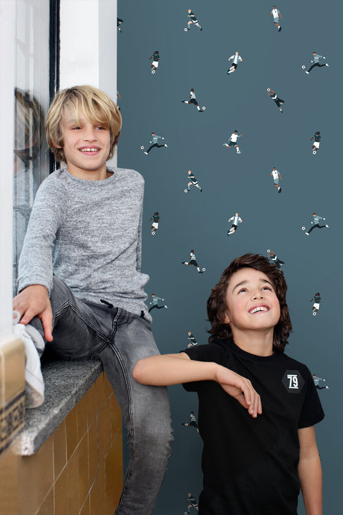 ESTAhome behang voetbalspelers donkerblauw - 50 x 900 cm - 131278 - vtwonen shop