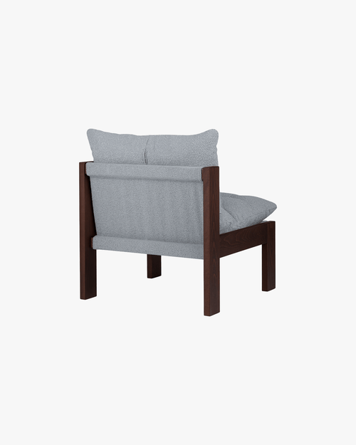noo.ma Huno loungestoel - bouclé bekleding, houten frame, soft zitcomfort