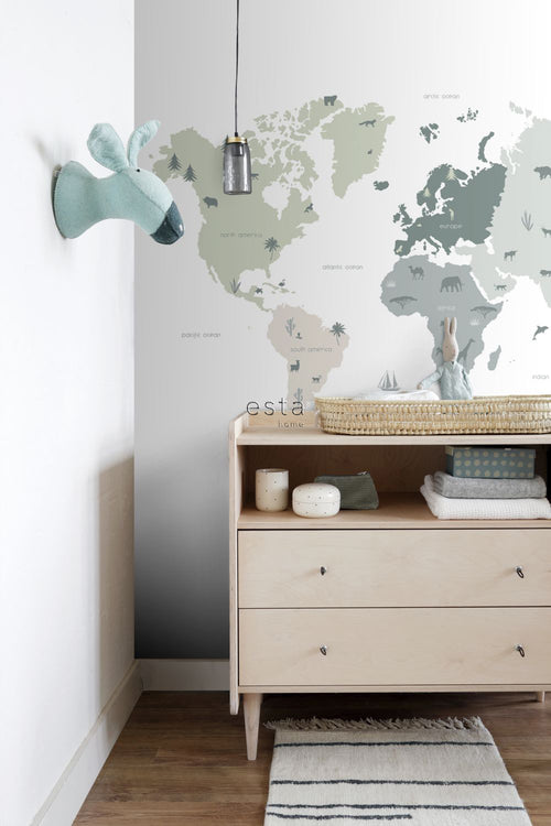 ESTAhome fotobehang wereldkaart voor kinderen mintgroen, grijs en roze - 200 x 279 cm - 158929 - vtwonen shop