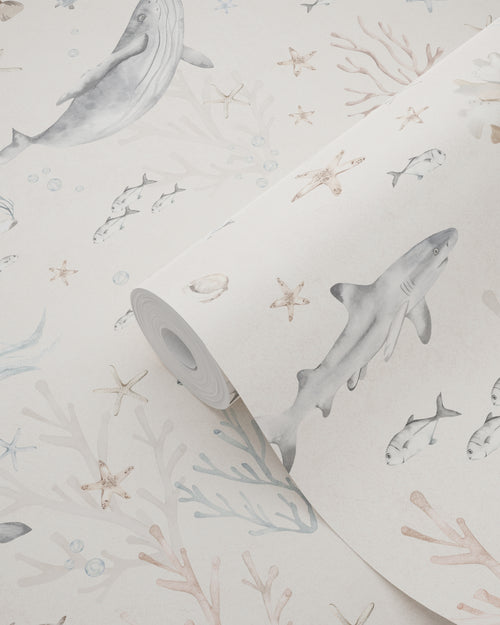 ESTAhome behang onderwaterwereld lichtbeige en vergrijsd blauw - 50 x 900 cm - 131260 - vtwonen shop