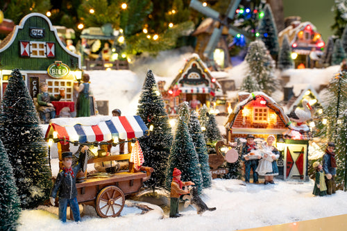 LuVille Kerstdorp Miniatuur Bristle Bomen - 21 Stuks - H22 x Ø8 cm - vtwonen shop