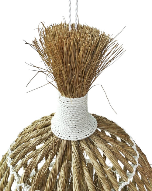 Furnilux Handgemaakte XXL Hanglamp van Mendonggras  – Duurzaam & Natuurlijk Design - 60x60x90 cm - vtwonen shop