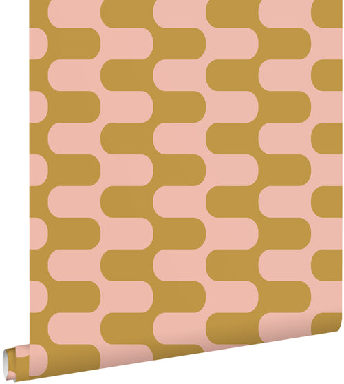 ESTAhome behang golvende lijnen okergeel en roze - 50 x 900 cm - 132145
