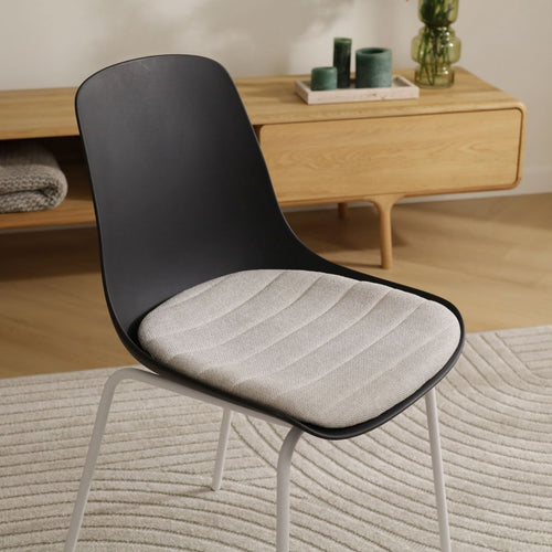 Nolon Nora-Liv Eetkamerstoel Zwart - Beige Kussen - Witte Poten - vtwonen shop