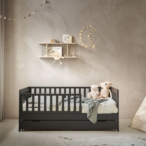 Petite Amélie Peuterbed Plume – 70x140 cm – Zwart – Met uitvalbescherming – Flexibel zijhekje - vtwonen shop