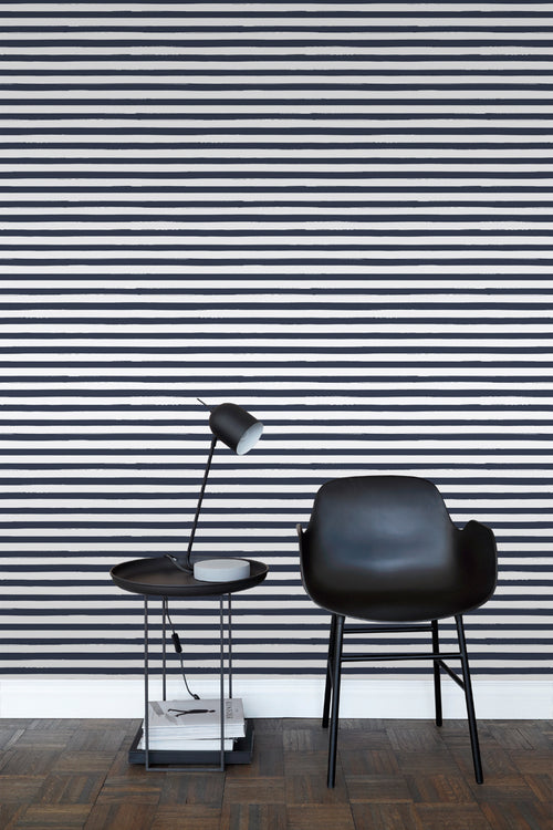 ESTAhome behang geschilderde strepen donkerblauw en wit - 53 cm x 10.05 m - 138970