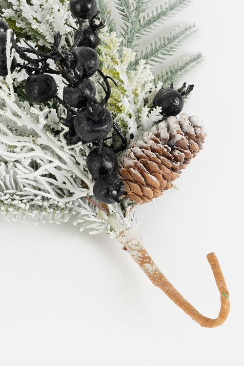 Mica Decorations Vesper Guirlande met Dennenappels - L180 x B15 x H10 cm - Groen, Zwart - vtwonen shop