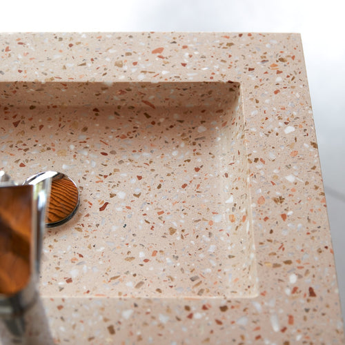 Tikamoon Badkamermeubel van massief notenhout en roze premium terrazzo 120 cm - Roze