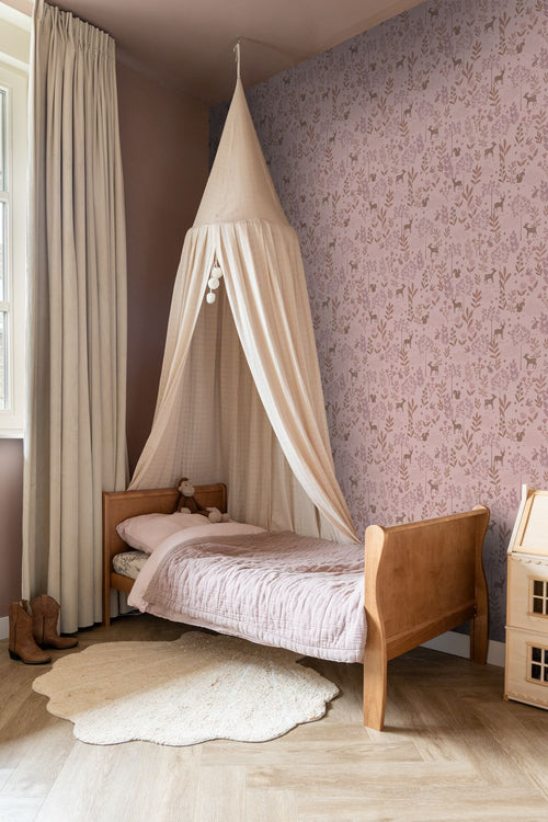 ESTAhome behang bos met bosdieren oudroze en paars - 50 x 900 cm - 131795