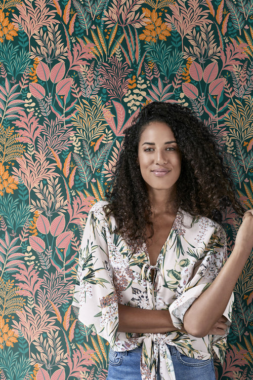 ESTAhome behang tropische bladeren en bloemen meerkleurig - 50 x 900 cm - 131663 - vtwonen shop