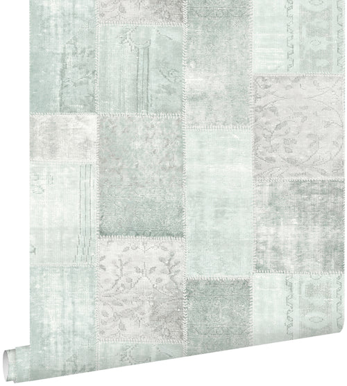 ESTAhome behang Marrakech kelim patchwork tapijt vergrijsd mintgroen - 53 cm x 10.05 m - 148650