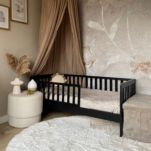 Petite Amélie Peuterbed Plume – 70x140 cm – Zwart – Met uitvalbescherming – Flexibel zijhekje - vtwonen shop