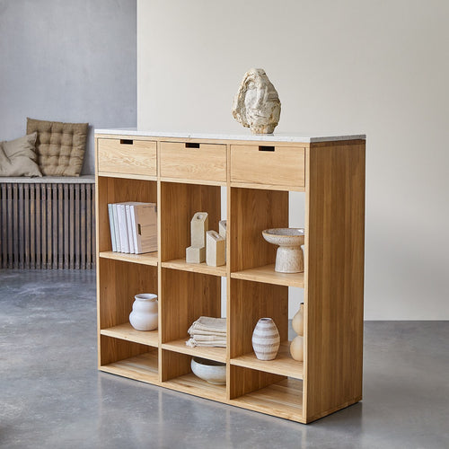 Tikamoon Lage boekenkast van eikenhout en wit premium terrazzo - Wit - vtwonen shop