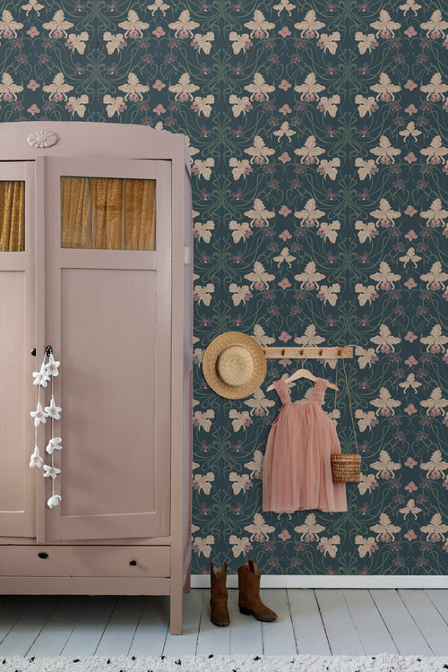 ESTAhome behang vintage bloemen in art nouveau stijl donkerblauw, beige en vergrijsd groen - 50 x 900 cm - 139669 - vtwonen shop