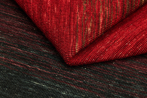 Vloerkleed MOMO Rugs Panorama Kelim Black Red 250x350 cm