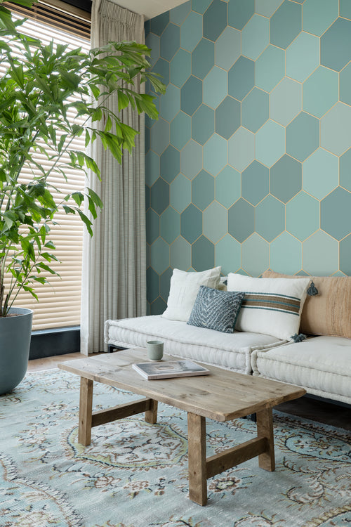 ESTAhome fotobehang hexagon zeegroen en petrolblauw - 150 x 279 cm - 158958 - vtwonen shop