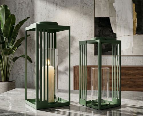 Set van 2 groene metalen lantaarns 18x18x43,5 - 15x15x36,5 cm