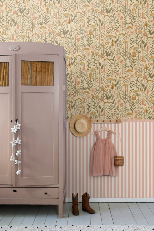 ESTAhome behang veldbloemen geel, oranje en groen - 50 x 900 cm - 131548 - vtwonen shop