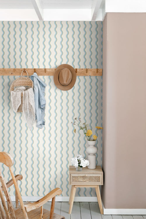ESTAhome behang golvende strepen blauw, groen en gebroken wit - 50 x 900 cm - 132135